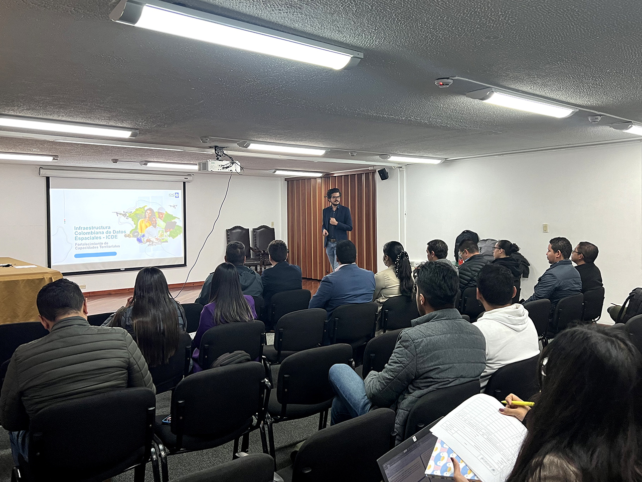 Presentación ICDE por parte del Consultor Daniel Infante