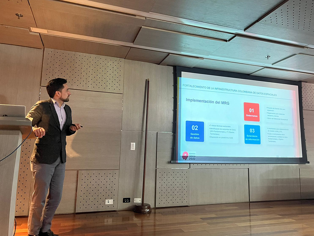 Presentación ICDE por parte del Consultor Roberto Cajamarca en la Semana IDECA 2022